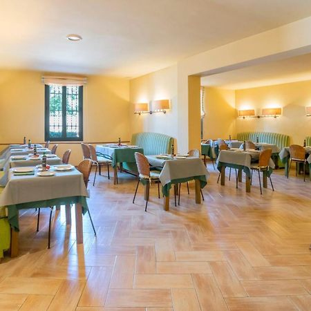 Apartaments Suites Sant Jordi モントブリオ・デル・カンプ エクステリア 写真
