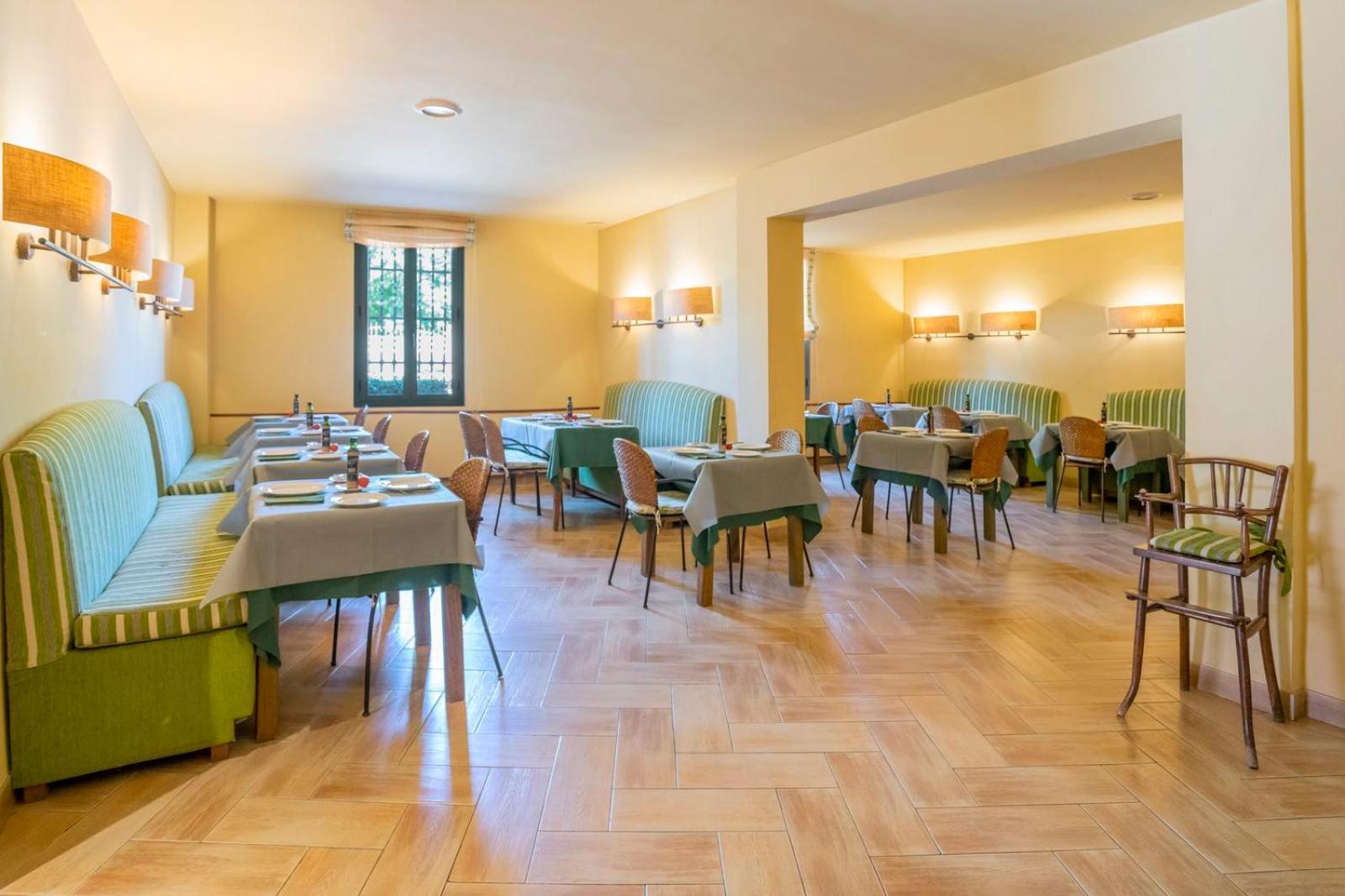 Apartaments Suites Sant Jordi モントブリオ・デル・カンプ エクステリア 写真
