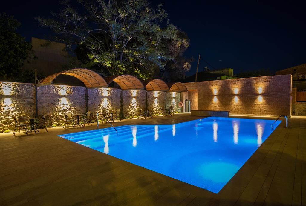Apartaments Suites Sant Jordi モントブリオ・デル・カンプ エクステリア 写真