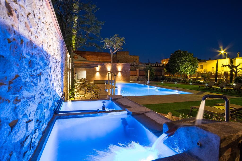 Apartaments Suites Sant Jordi モントブリオ・デル・カンプ エクステリア 写真