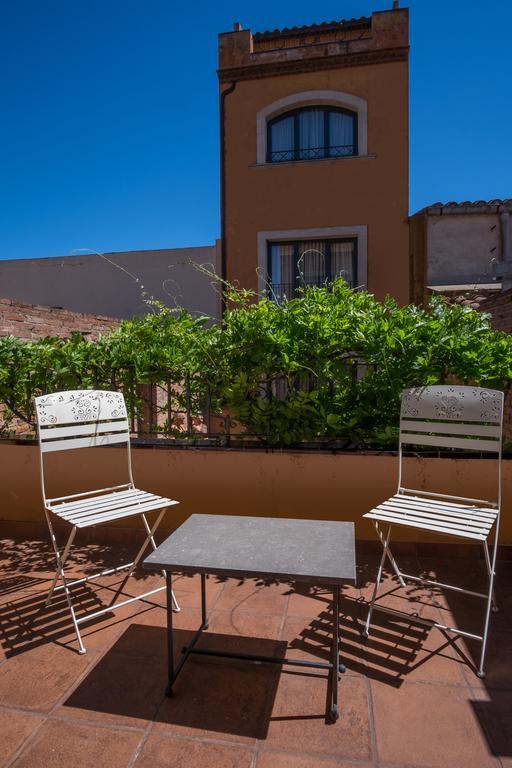 Apartaments Suites Sant Jordi モントブリオ・デル・カンプ エクステリア 写真