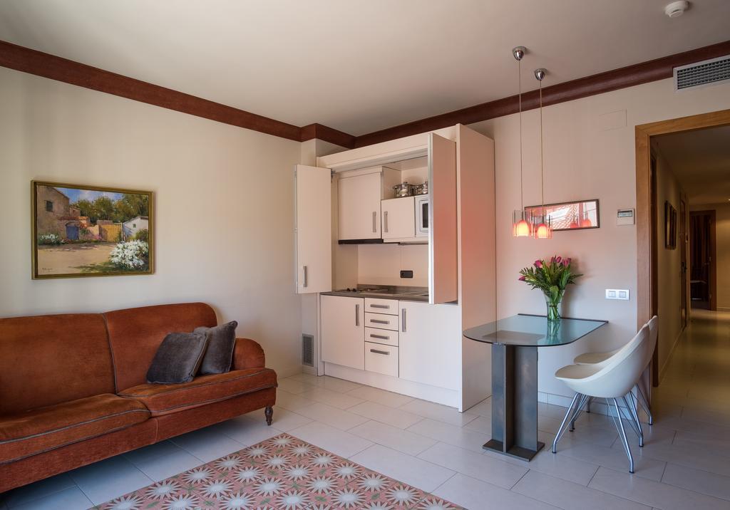 Apartaments Suites Sant Jordi モントブリオ・デル・カンプ エクステリア 写真
