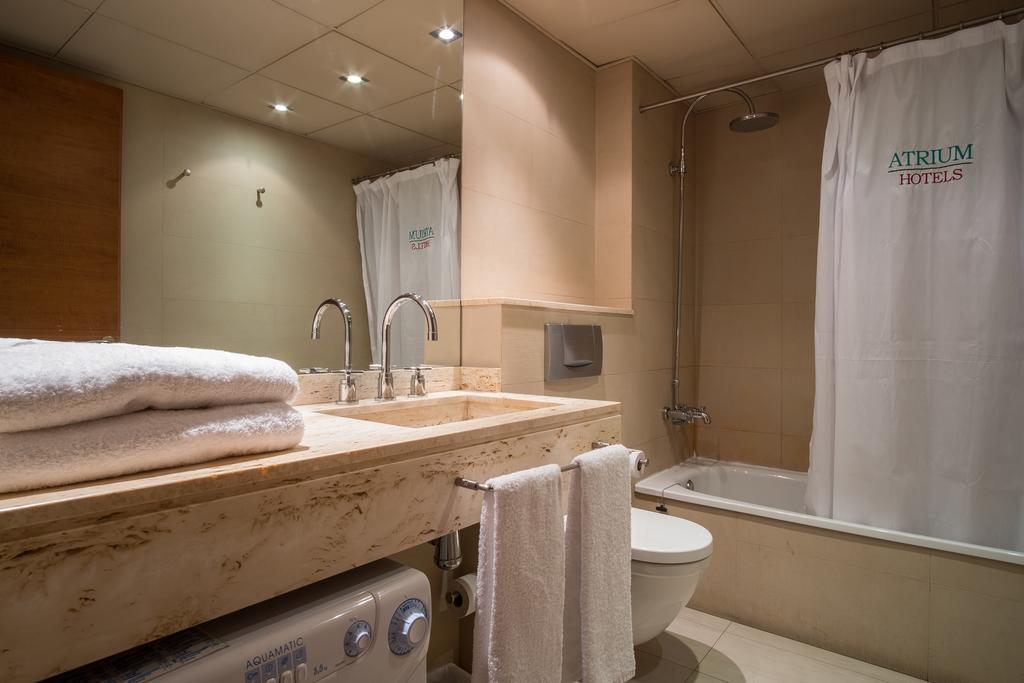 Apartaments Suites Sant Jordi モントブリオ・デル・カンプ エクステリア 写真