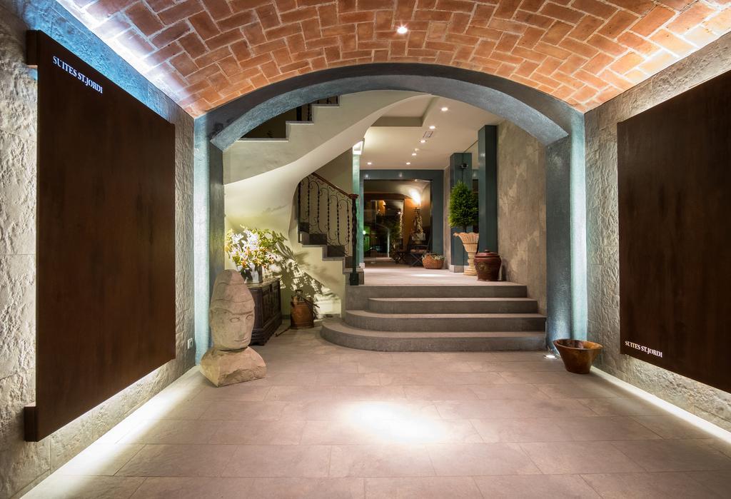 Apartaments Suites Sant Jordi モントブリオ・デル・カンプ エクステリア 写真