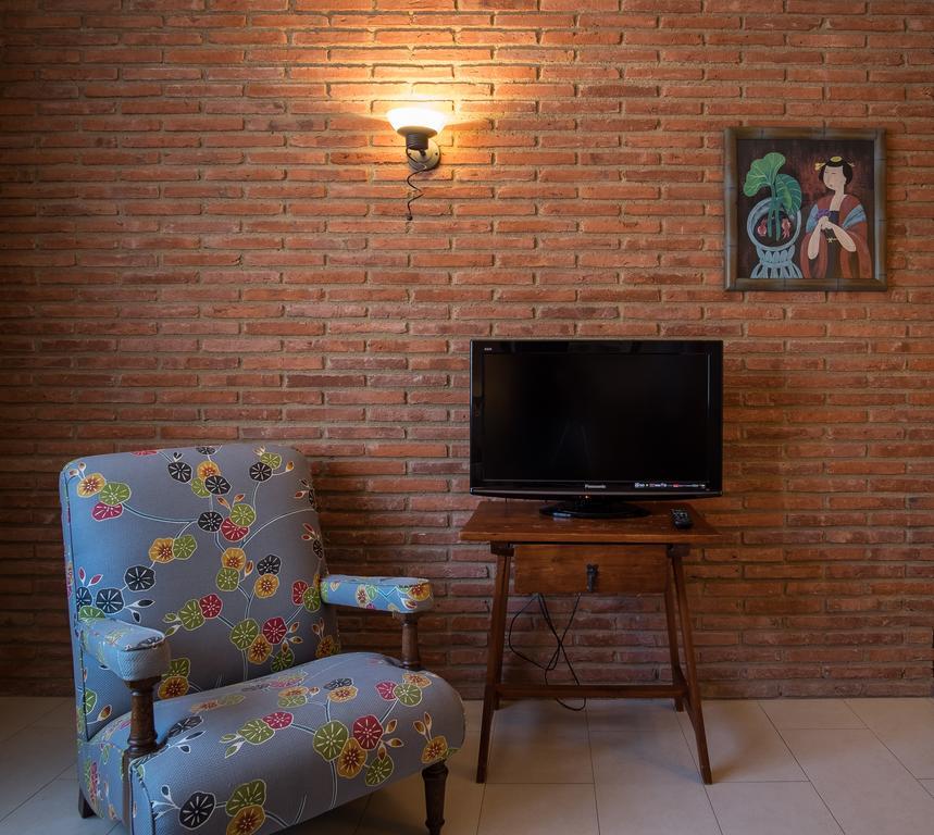 Apartaments Suites Sant Jordi モントブリオ・デル・カンプ エクステリア 写真