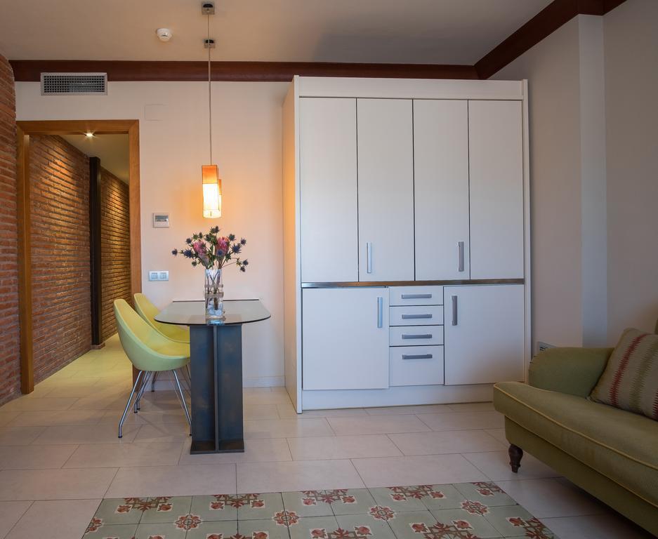 Apartaments Suites Sant Jordi モントブリオ・デル・カンプ エクステリア 写真