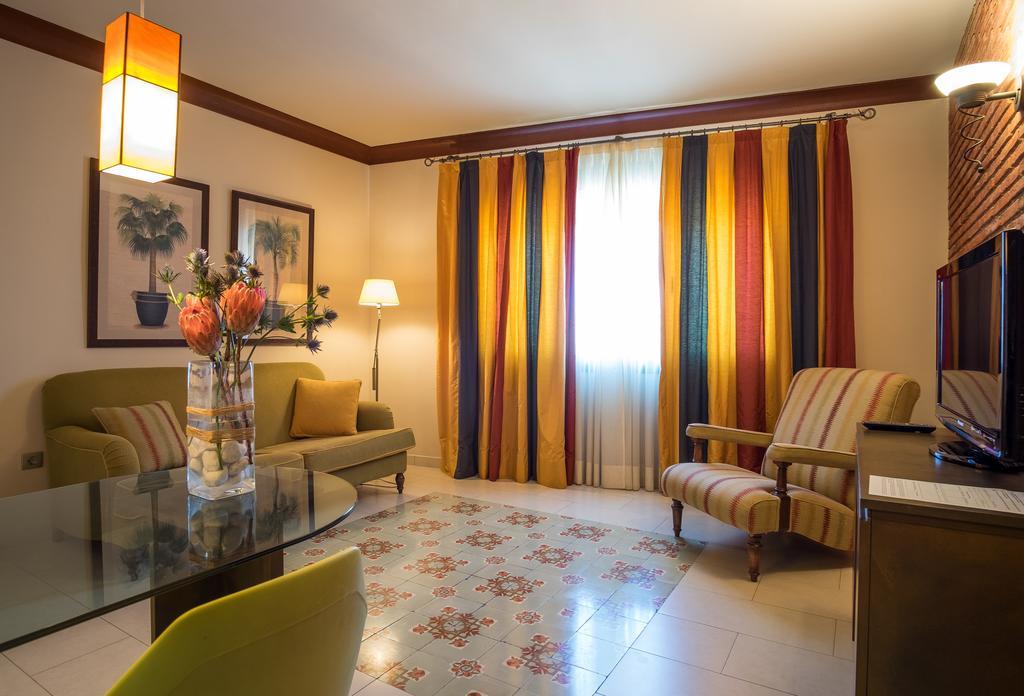 Apartaments Suites Sant Jordi モントブリオ・デル・カンプ エクステリア 写真
