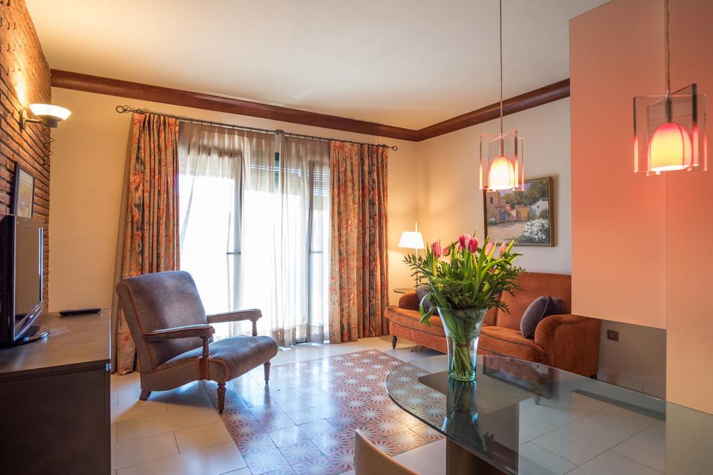 Apartaments Suites Sant Jordi モントブリオ・デル・カンプ エクステリア 写真