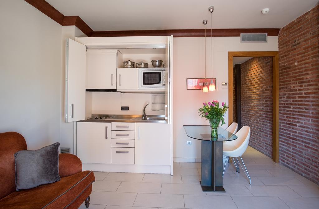 Apartaments Suites Sant Jordi モントブリオ・デル・カンプ エクステリア 写真