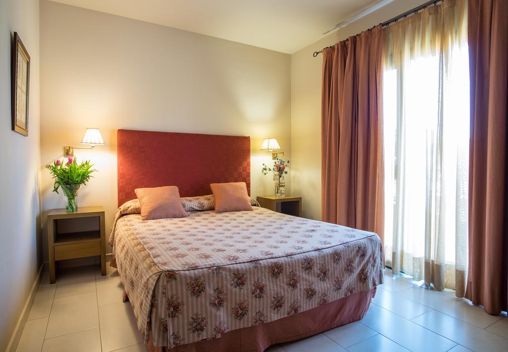 Apartaments Suites Sant Jordi モントブリオ・デル・カンプ エクステリア 写真