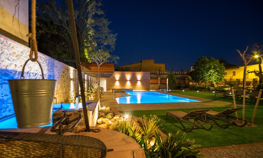 Apartaments Suites Sant Jordi モントブリオ・デル・カンプ エクステリア 写真