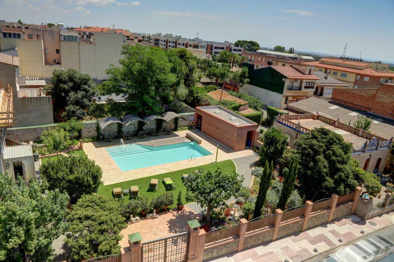 Apartaments Suites Sant Jordi モントブリオ・デル・カンプ エクステリア 写真